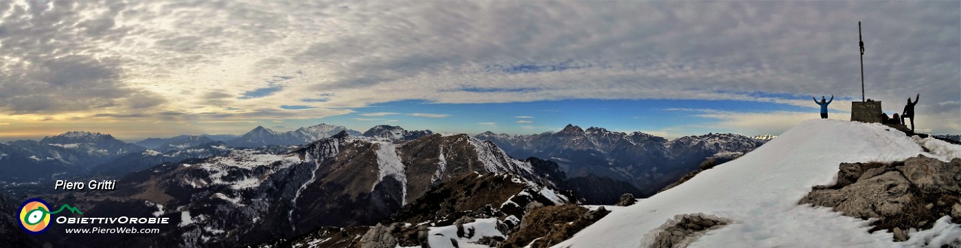 65 Panorama dal Venturosa ad ovest verso Resegone, Grigne, Tre Signori,....jpg